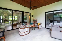 Hollywood House, walk 2 beach, 4 bdrs!