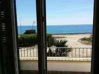 Beachfront holiday home 30 meters from the water Hoteles en Ugento