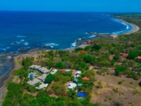 3 BDR Beach House with Pool, sleeps 8 Hotels in Junquillal