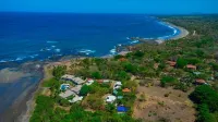3 BDR Beach House with Pool, sleeps 8