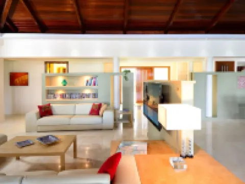 Direct Beachfront 6 BDR/en-suite /maid included. Excellent service. Rare gem (O) Hotels in Guana Bay