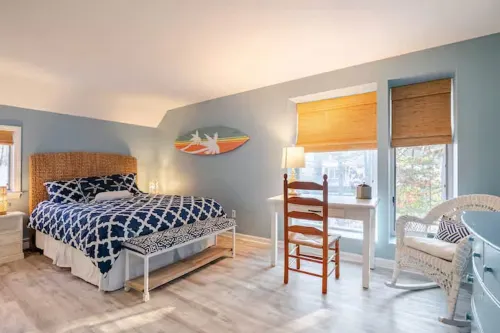 Cape Cod Retreat. Near Beaches and Amazing Pond