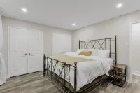 Innisfil Retreat: Hot Tub, Sauna, Pool Table