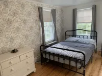 Mountain View Farmhouse, pool/hot tub, fire pit, 4 seasons porch, game room