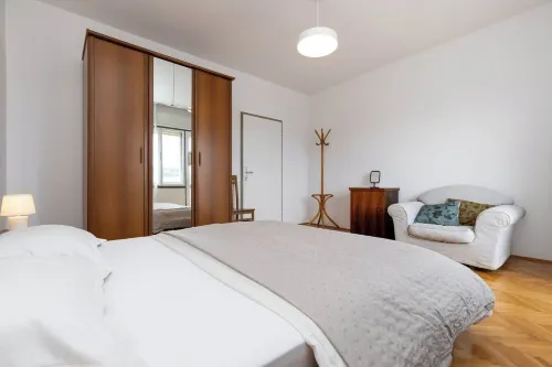Gemütliche Apartment Enolabee mit Meerblick, Terasse, Balkon und Privatparking.