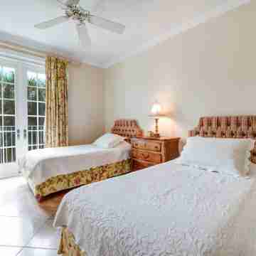 SPECIAL DISCOUNTED RATE!-  Magical Oceanfront Holiday - Grace Bay Beach 1/2 bed Rooms