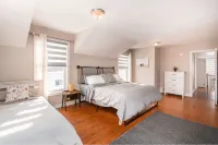 Cozy Cottage Across Lake Simcoe Hotels in Cookstown