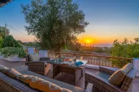 Spyros Villa near Fiskardo, Private Pool Overflow 4x8m, panoramic sea view Hotels in Erisos