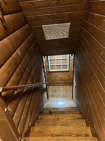 Spacious waterfront cabin located on the lower Sardis lake.