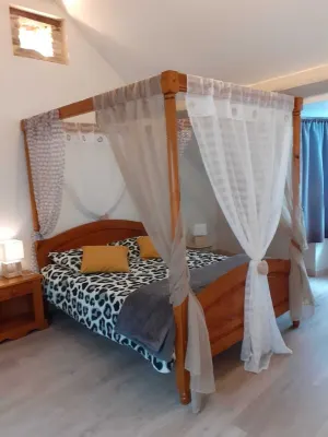 Appartement Duplex Dans le Cotentin Basilique Sainte-Trinité 주변 호텔