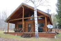 2/2 Cabin with Loft Nestled next to National Forest