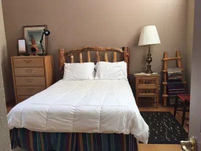 Best Deal in Pagosa! Lake Front Rental - Rent 1 or 2 Bedrooms The Choke Cherry Tree附近的飯店