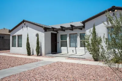 The Yuma White Modern Pool Home Hotel in zona Yuma Territorial Prison State Historic Park