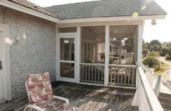 Relax by the Sea! Wide Beach! Beautiful view from porch.