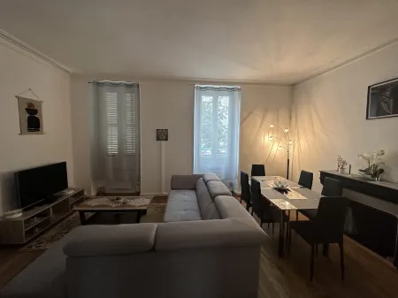 Appartement Proche de la Gare de Bourges Отели в г. Бурж