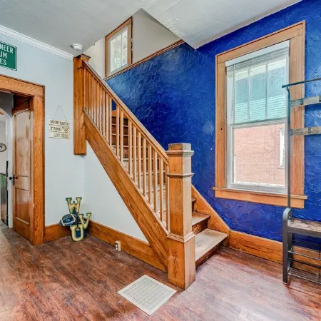 Awesome House, 5 minutes to DT, 2 miles to Stadium and Ruby Memorial!