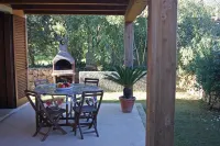 House with garden 150 meters from the beach Hotel in zona Parco pubblico con giochi per i bambini