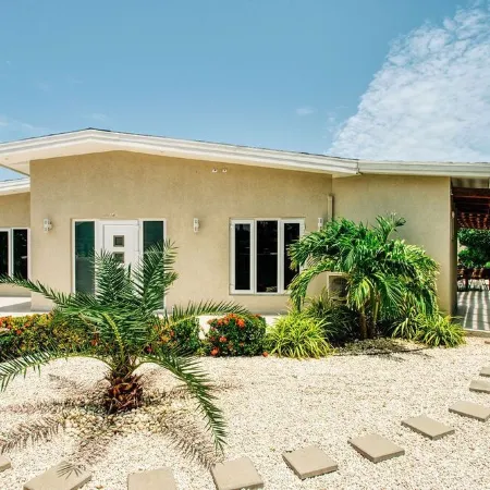 Peaceful Palm Beach Villa - For Families & Friends