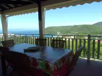 Villa located 400m from the village with breathtaking views of the beach and its pontoon