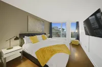 Stunning SubPenthouse - 3Bed/2Ba DT w/Parking