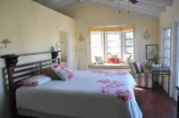 Beautiful Villa by the Beach close to beach Hôtels à : 