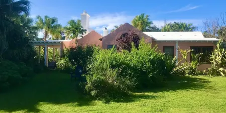 Magical private estate:3 bed Sage Cottage,big porch near Cambridge Beaches & fun Отели в г. Сэндис