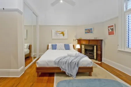 2BR home only 2 minutes from the beach Отели рядом с достопримечательностью «Шелли Бич»