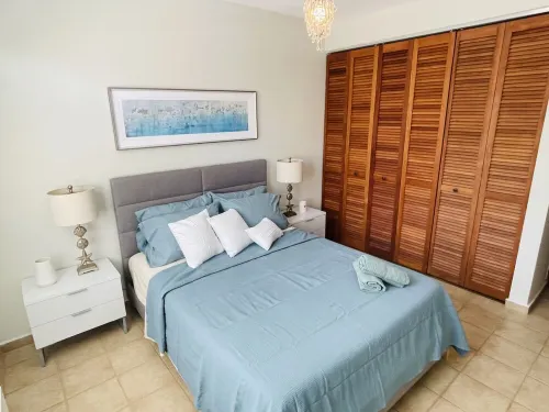 Spacious Penthouse with private rooftop 2500 sq ft of living.