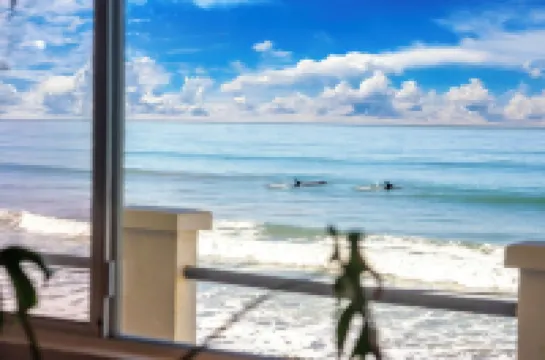 2 BDR - BEACHFRONT Cozy Apt