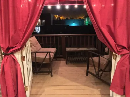 Best Location - Walk to Downtown Willow Glen - Cozy Covered Balcony Отели рядом с достопримечательностью «Конференц-центр им. МакЭнери»