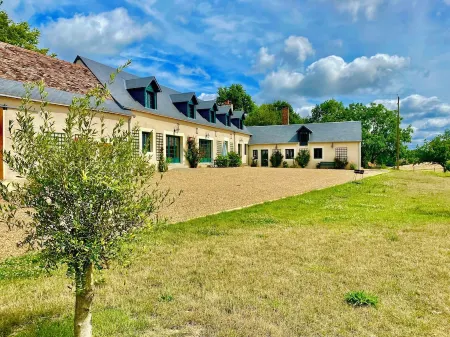 Sublime renovated farmhouse with swimming pool - great comfort