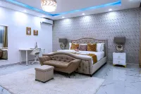 NEW LISTIN 15 minutes from the aiport, 25 from the beach, BBQ grill, pool table