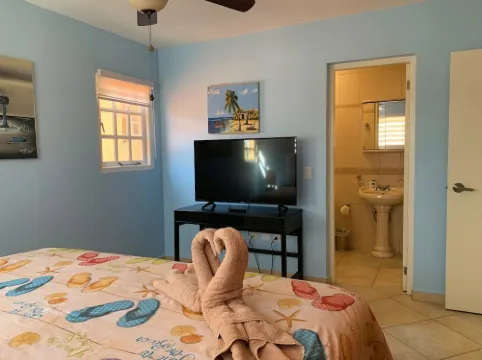 Walking distance to Beach from Flip Flop Condo-Sleeps 6