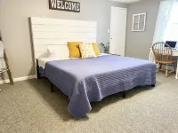 NEW Chautauqua Cottage, Lake Views, King Bed & Hot Tub