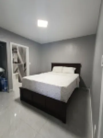 1 bedroom 1 bathroom beach house, beach right at your door steps  호텔