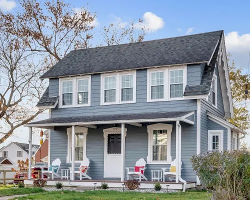 Adorable Cottage with Cottage porch, walk to water & town Hotels in Westbrook