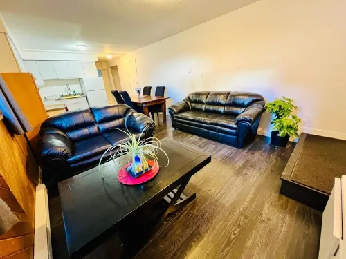 Home Away from Home in Victoria (centrally located) Hotels in Saanich