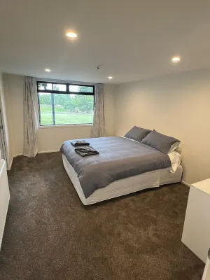 Large Home great for Families, Work, Groups, Teams Hotels near Hamilton International Airport