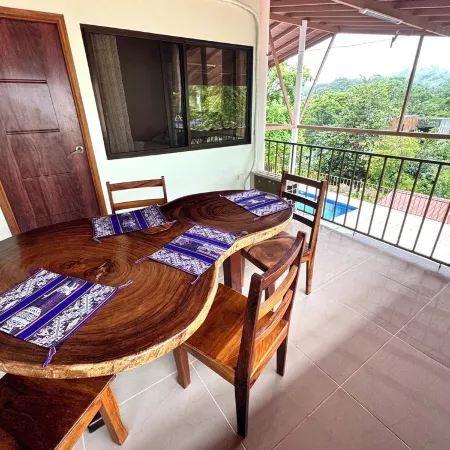 Gorgeous, LARGE, peaceful! Perfect location!