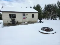 Cozy 1-bedroom cottage on a horse farm 15 minutes from Traverse City