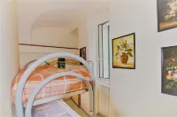 BELLAVISTA Love nest on one of the most beautiful ancient villages in Italy: DOLCEACQUA Hôtels à proximité de : Frantoio Castel Doria