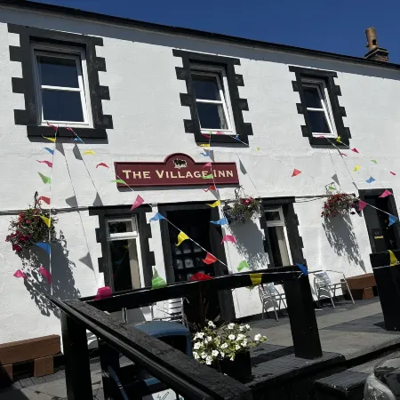 The Village Inn Отели в г. Ланарк