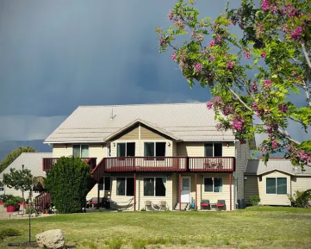 布萊斯小徑民宿 特洛匹克酒店