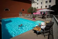Logis Hôtel Grand Hôtel d'Orléans Rest. le Goulu - piscine