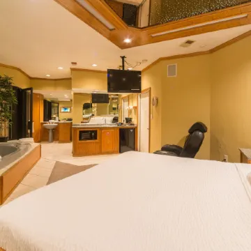 Sybaris Pool Suites Mequon