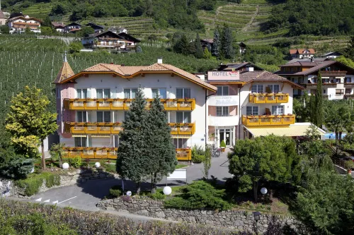 Ruster Resort Hotels in Tirolo
