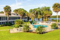 Pool Access & Lanai: Riverfront Welaka Condo! - Pool