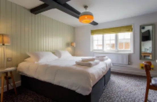 海豚酒店 鄰近紐伯裏火車站的酒店