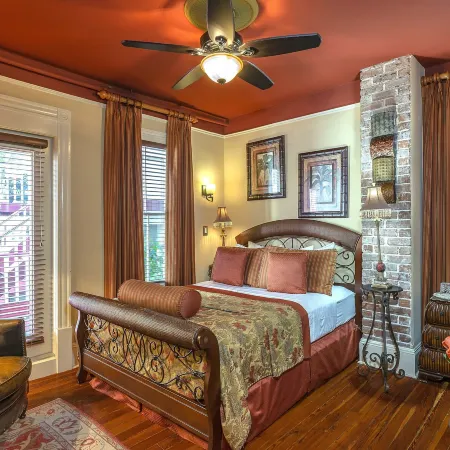 Cedar House Inn