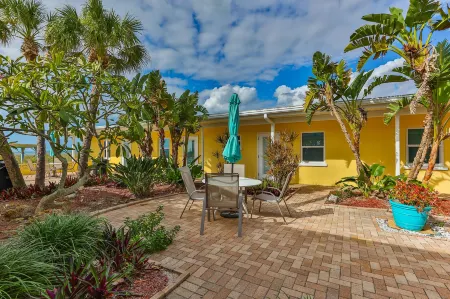A Beach Retreat on Casey Key Отели рядом с достопримечательностью «Nokomis Beach»